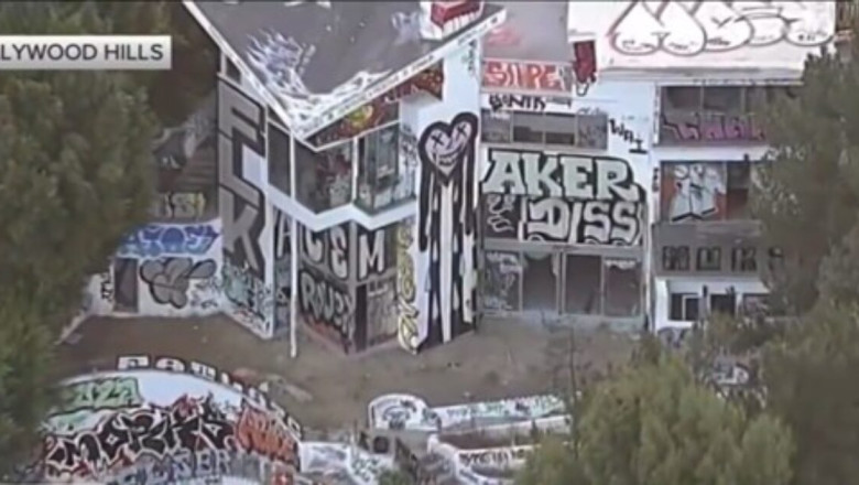 KAMALA’S AMERICA: Violent Squatters Take Over Massive Mansion in Wealthy Los Angeles Neighborhood and Turn it into a Total Dump While Attacking Neighbors (VIDEO)