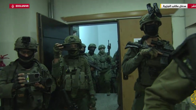 IDF raids Al Jazeera office (VIDEO)