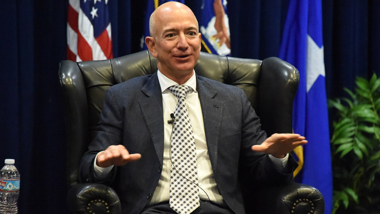 Amazon Founder Jeff Bezos Congratulates Trump on “Extraordinary Political Comeback”